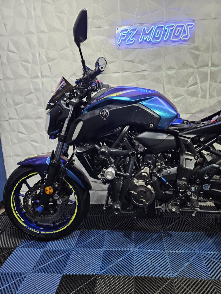 moto yamaha en taller personalizado para motocicletas Yamaha